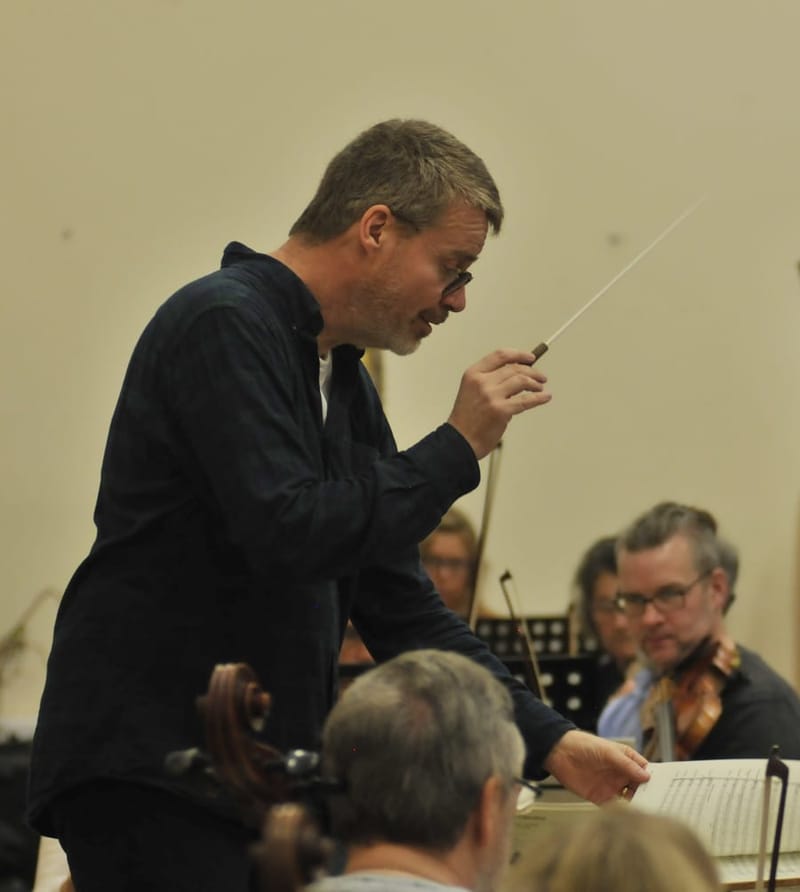 Philip Ellis conducting